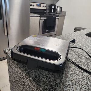 Sandwich Maker with Black and Silver Finish